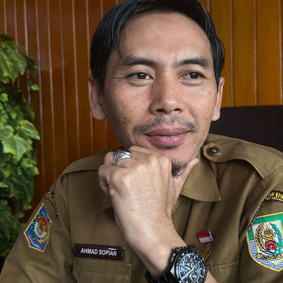 Ahmad Sopian, S. Hut
