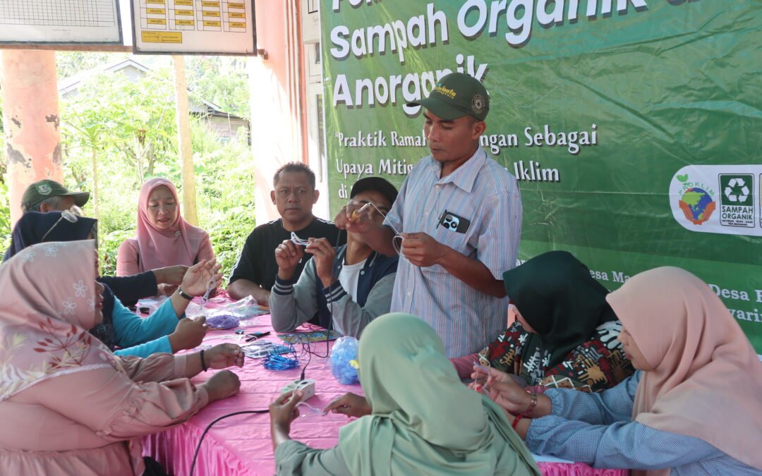 Pelatihan Pengelolaan Sampah di Lima Desa Proklim Dorong Ketahanan Iklim dan Ekonomi Warga