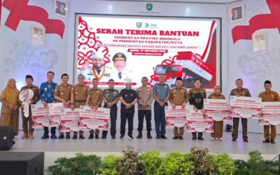 Gubernur Bengkulu Serahkan Bantuan Arm Roll dan Kontainer Sampah untuk Kabupaten/Kota se-Provinsi Bengkulu